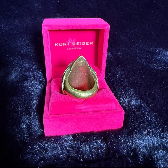 🦅✨ Kurt Geiger Gold Eagle Head Crystal XL Ring - Picture 3 of 11